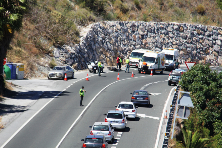 Herido grave el conductor de un ciclomotor en accidente de tráfico  en la CN 340 cerca de Almuñécar